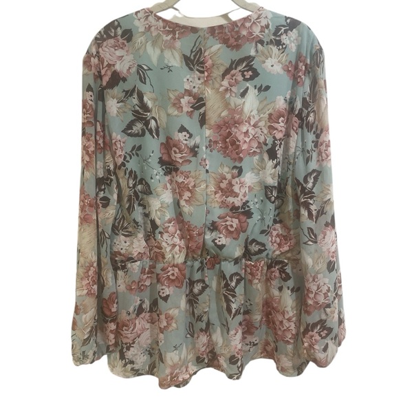 Women's Floral Wrap Top size 2X - Picture 5 of 8